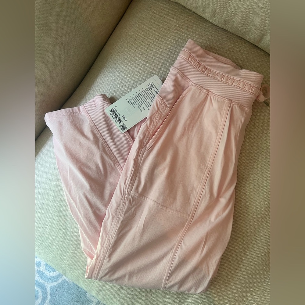 Lululemon Dance Studio Mid-Rise Cropped Pant, size 6, NWT Strawberry Milkshake